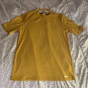 short sleeves yellow turtle neck